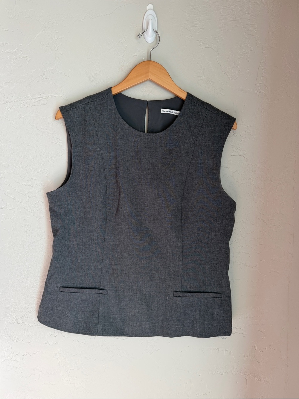 Abercrombie & Fitch Women's Sleeveless Charcoal Gray Top Size L
